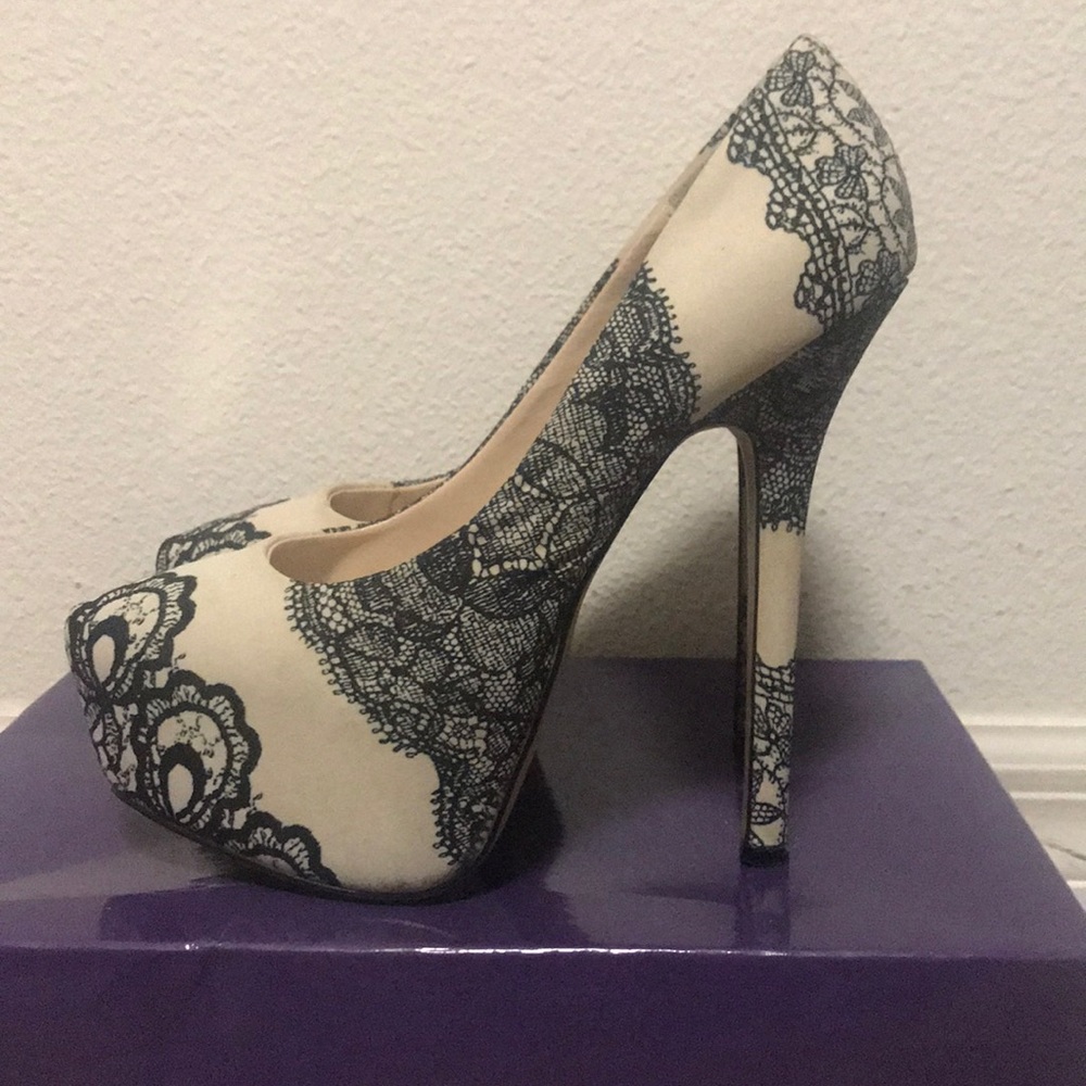 Steve Madden White and Black Lace Platform Heels